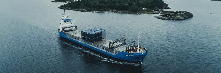 Transporting a Cargo: Situations when do you need Decking Beam and Load Bars? 